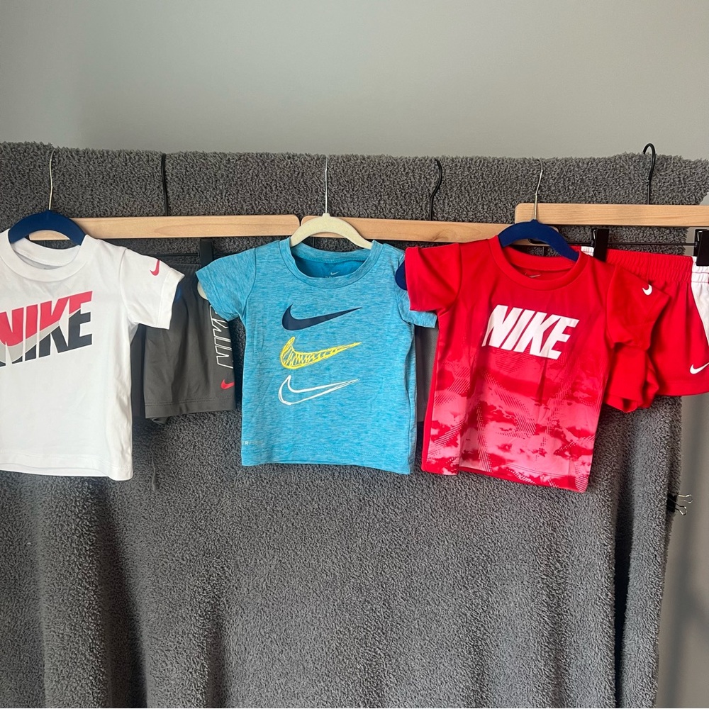 Set of 3 boys Nike outfits (shorts/shirts)